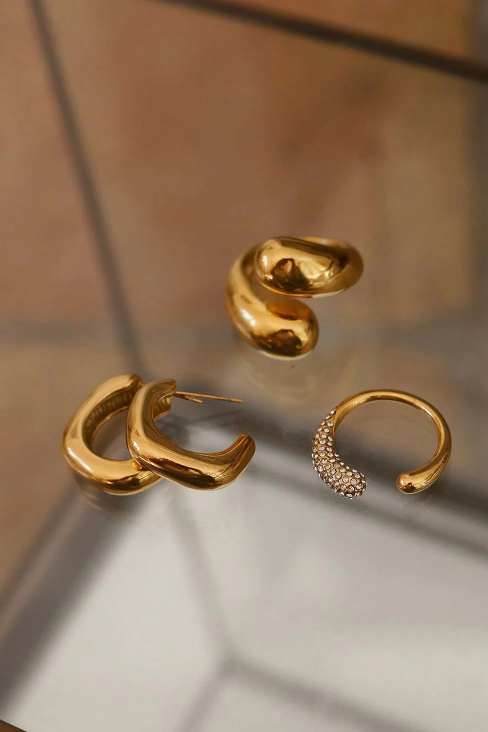 Soft Square Hoops Gold - Image 3