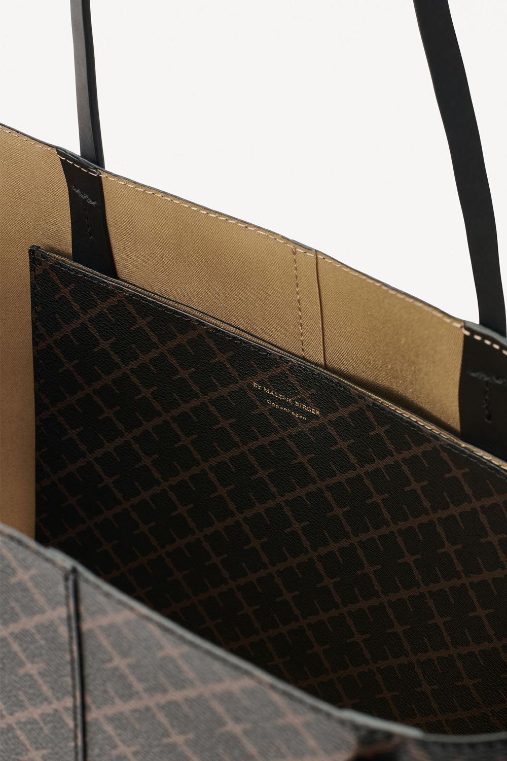 Abi printed Tote Bag Dark Chocolate - Image 3
