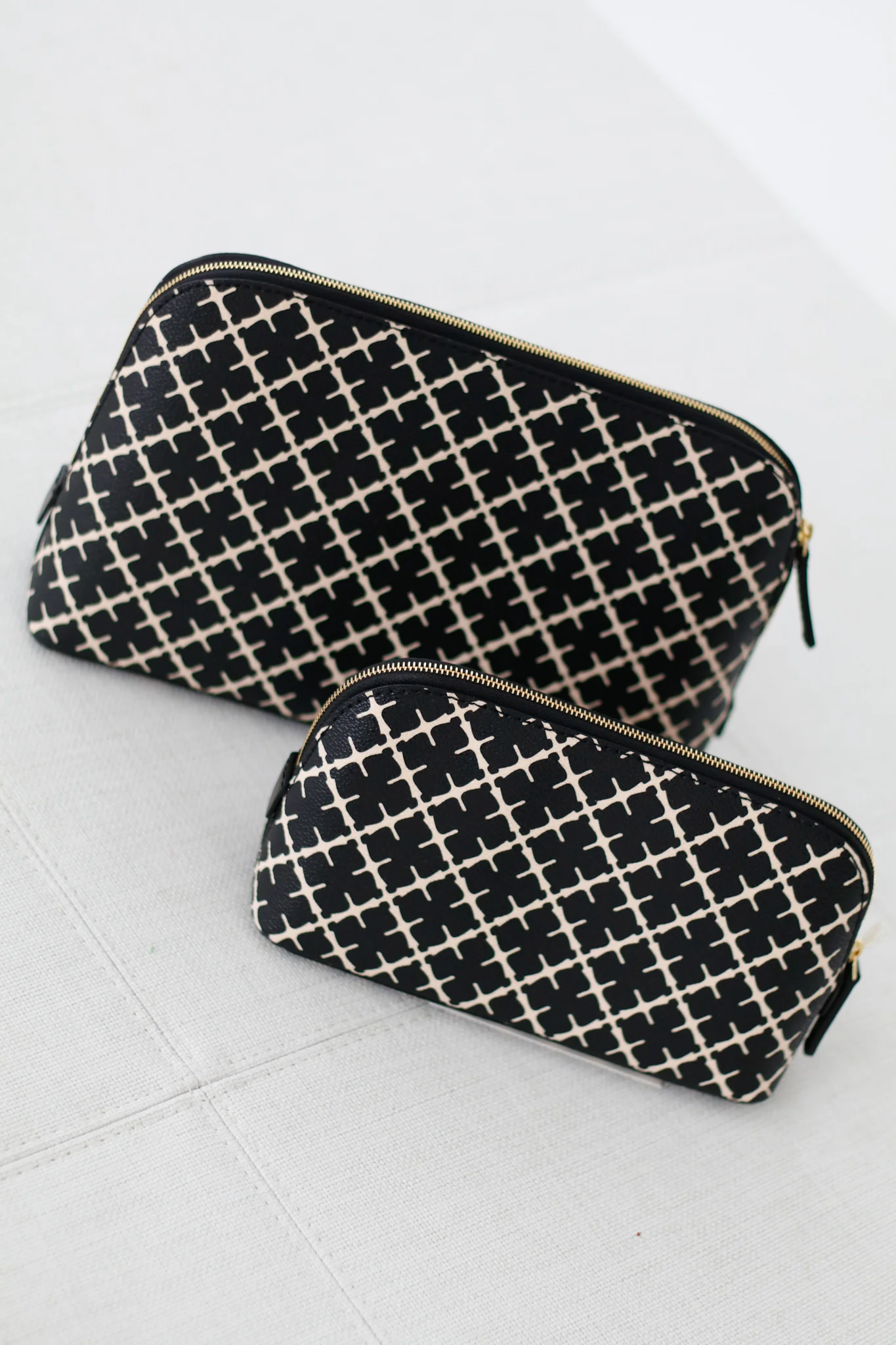 Bae Medium Cosmetics Case Black - Image 3