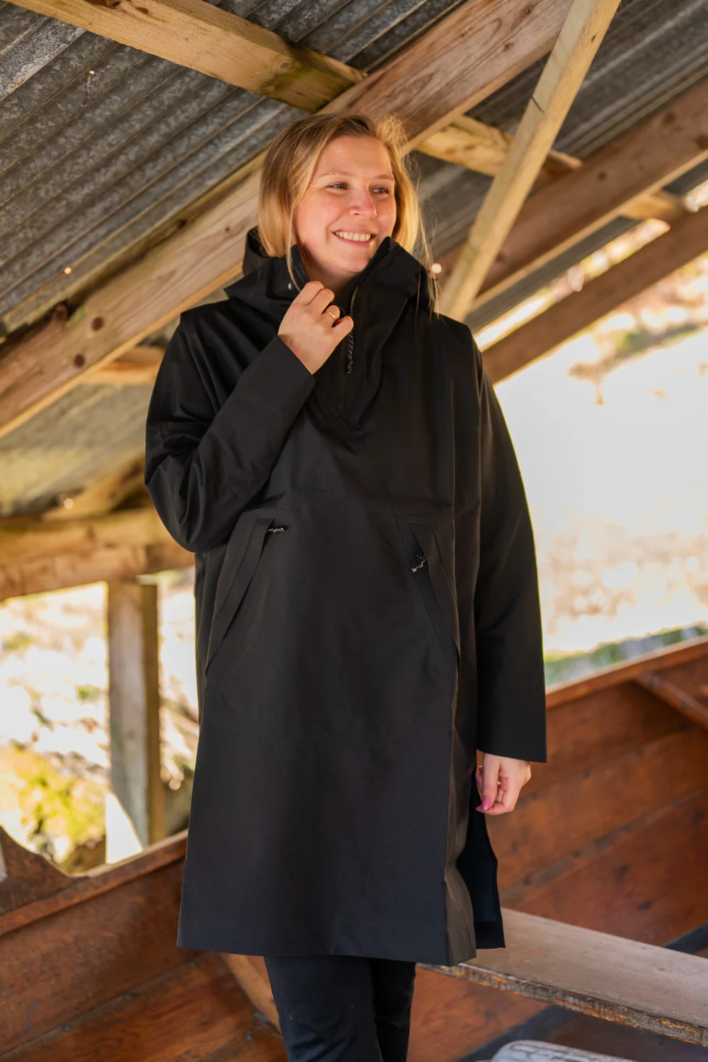 Aalesund Poncho Black - Image 2