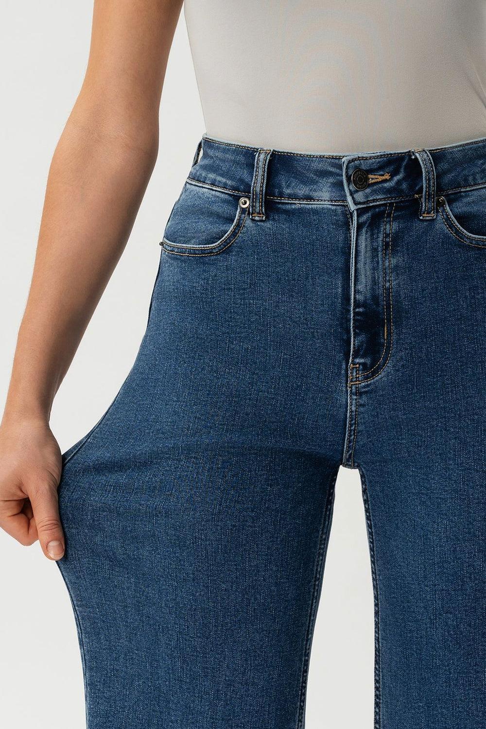 Relaxed ComfortDenim Jeans 30" Mid Blue - Image 3