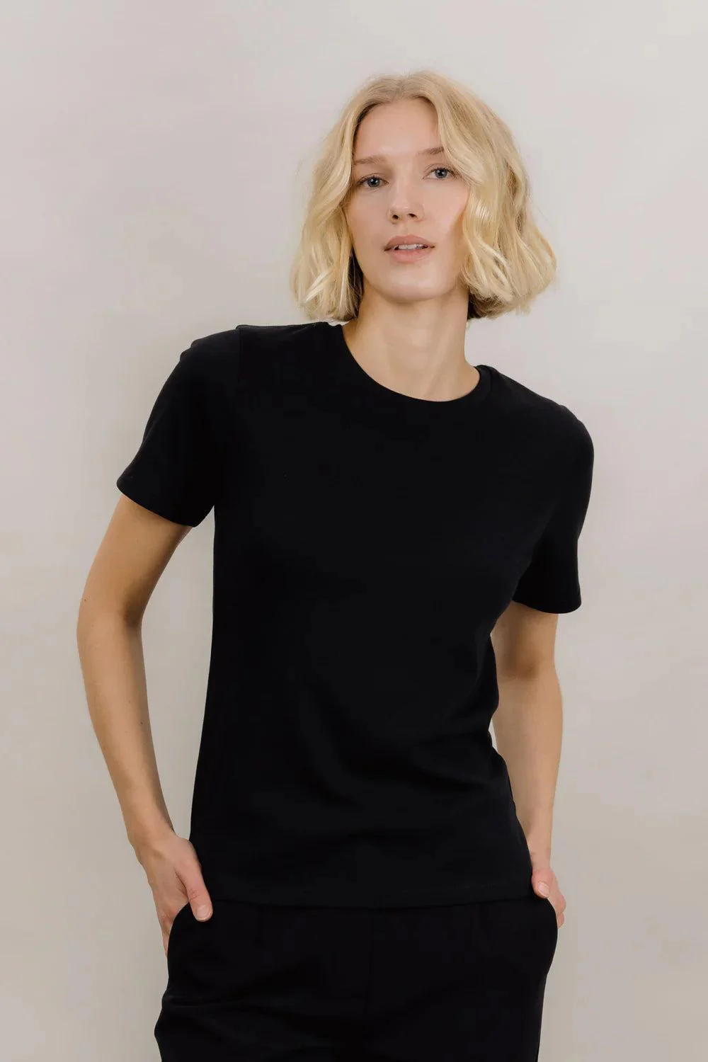Linn Tee Black - Image 2
