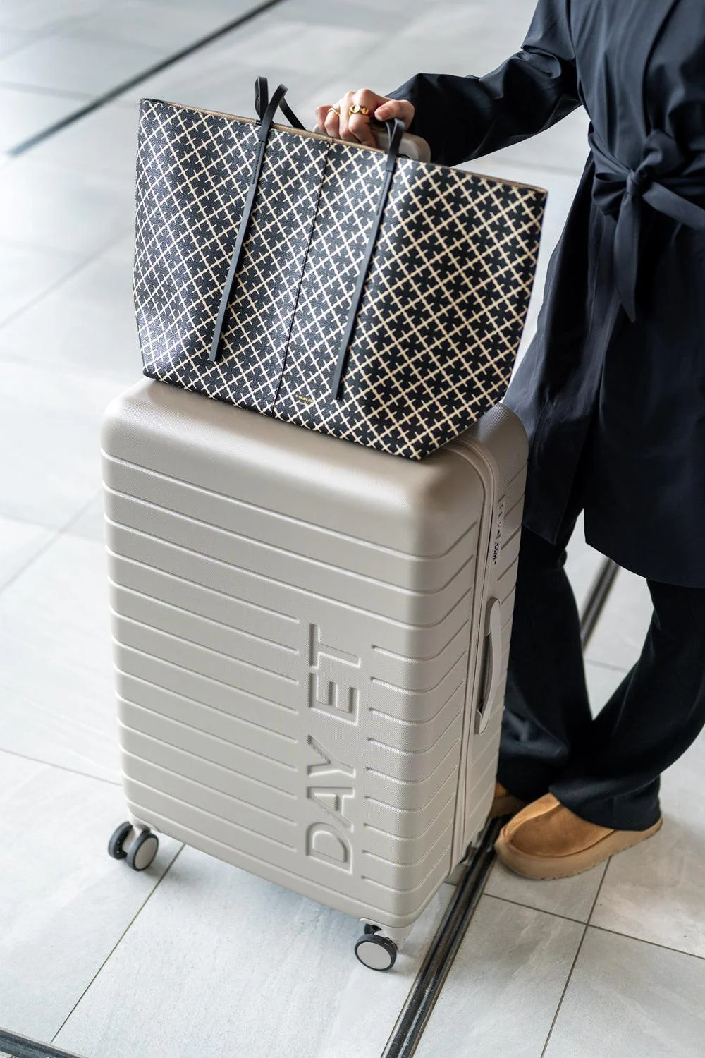 Day Tonal 28" suitcase Moon Rock - Image 2
