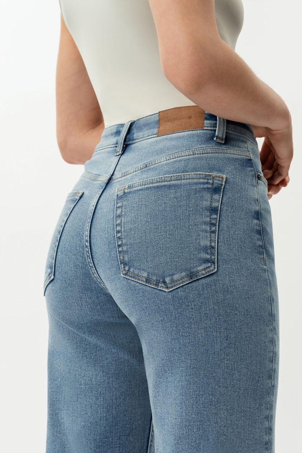 Relaxed ComfortDenim Jeans 32" Light Blue - Image 4