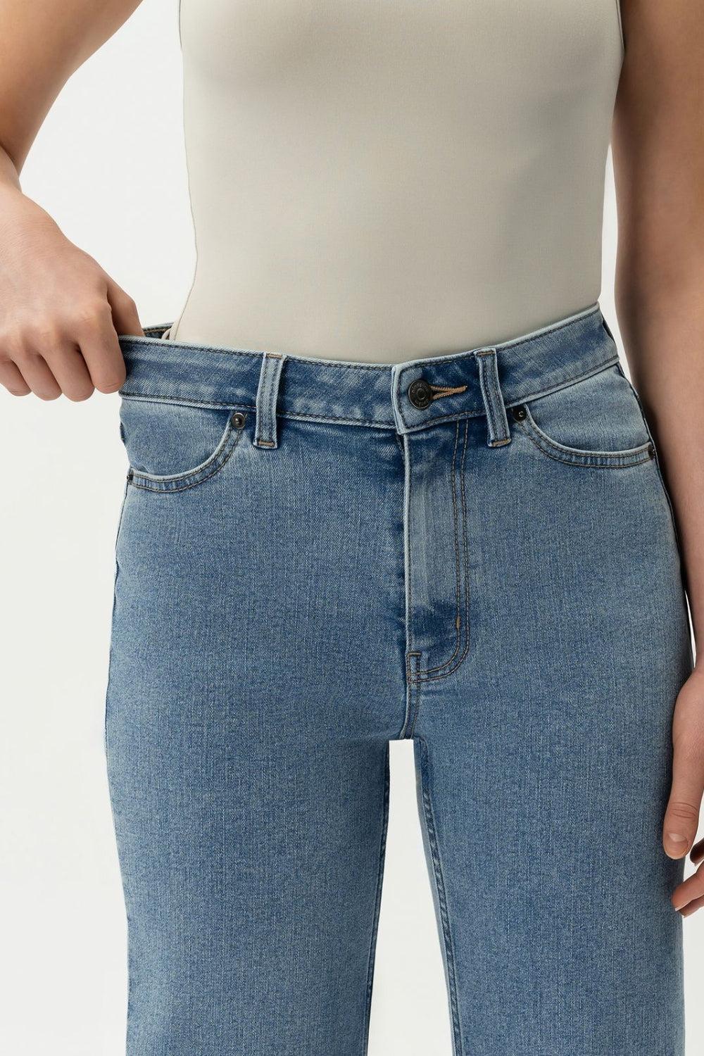 Relaxed ComfortDenim Jeans 32" Light Blue - Image 5