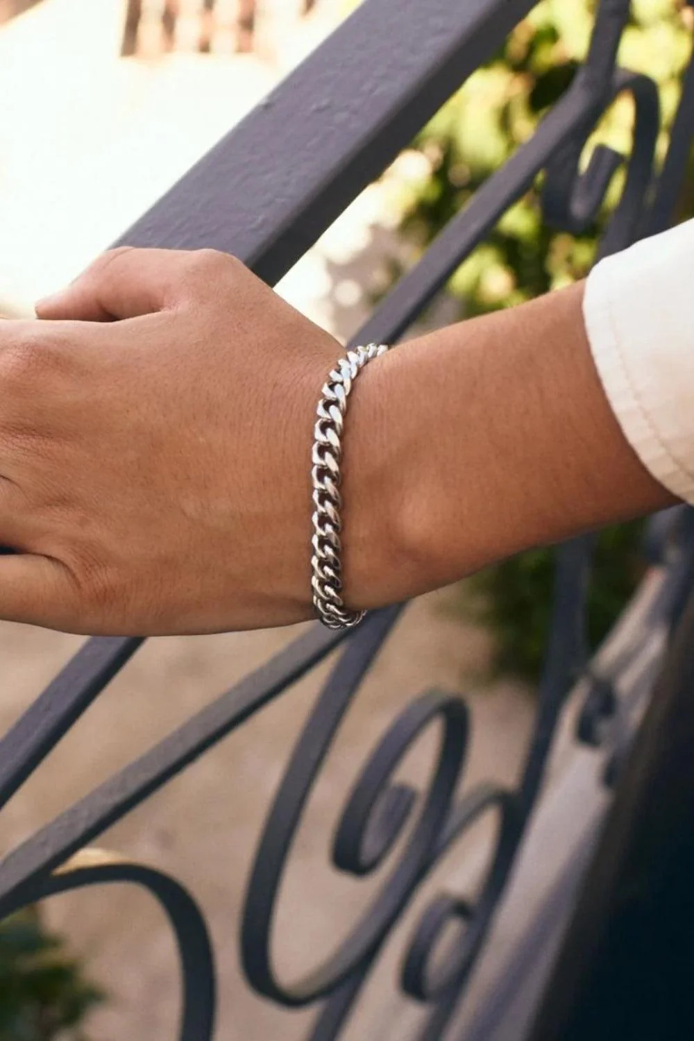 Curb Chain Bracelet Gold - Image 2