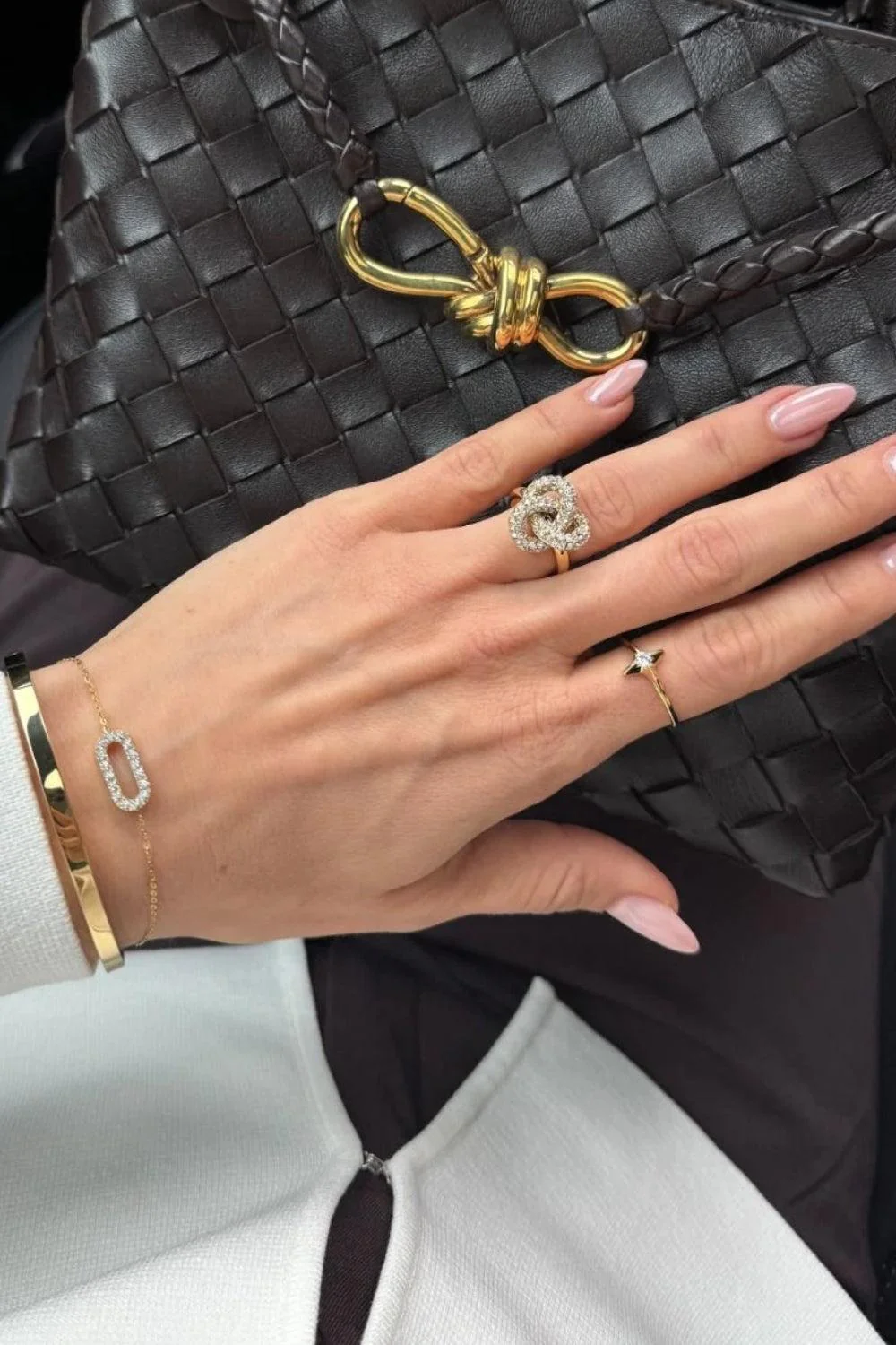 Infinity Knot Sparkle Ring L Gold - Image 2