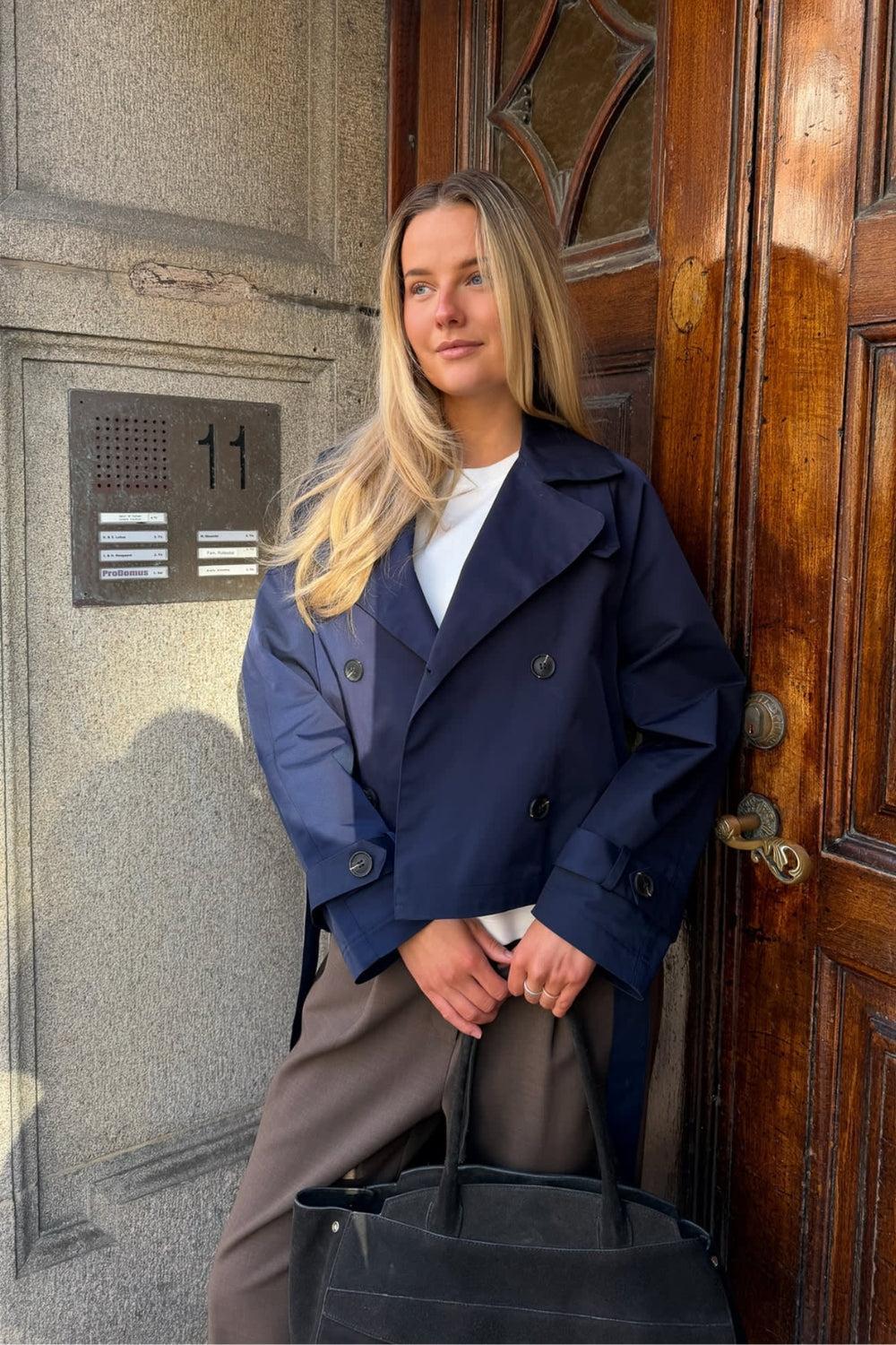 AlmaIc Trenchcoat Navy - Image 2