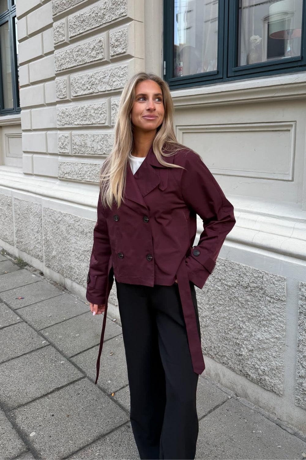 AlmaIc Trenchcoat Bordeaux - Image 3